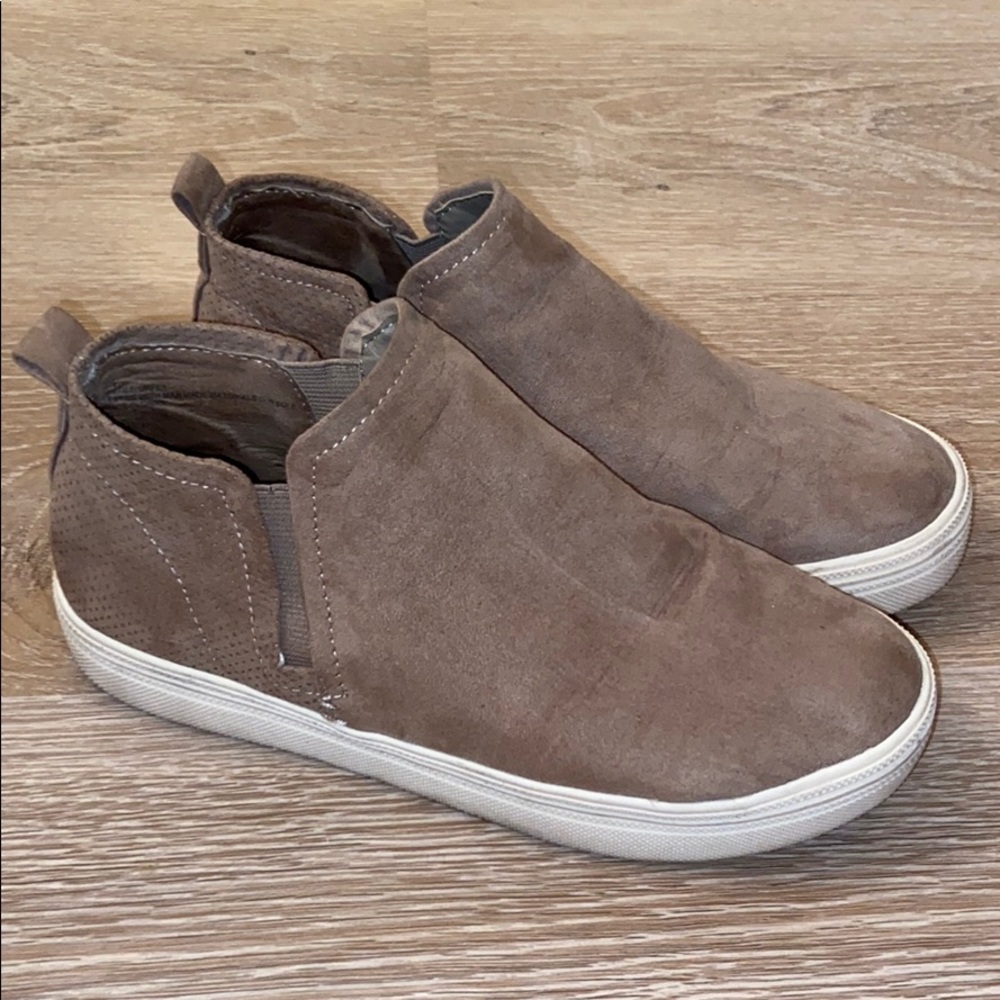 Universal Thread Shoes